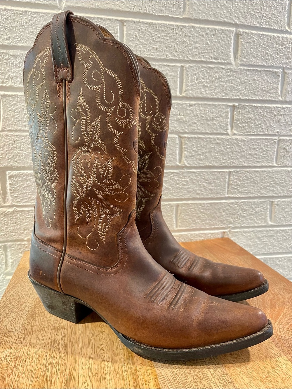Ariat Heritage J Toe Western Cowboy Boots Women's 7.5 Narrow Distressed Brown